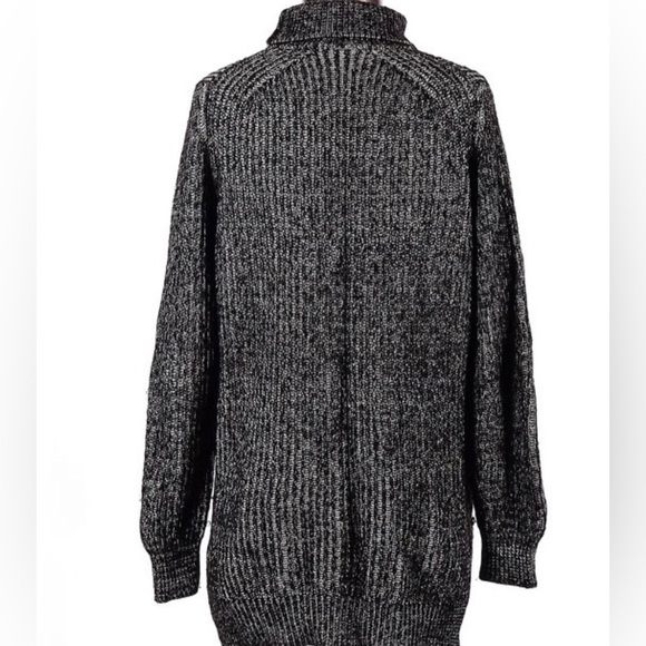 Zara Women’s Turtleneck Asymmetrical Knit Sweater Size M - Picture 8 of 9